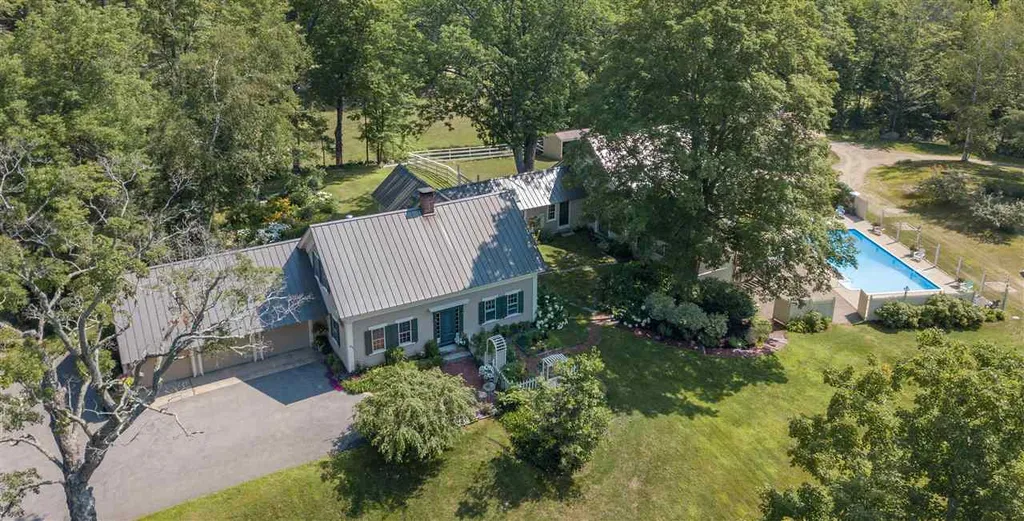 38&00 Gardner Hill Road Tamworth NH 03886