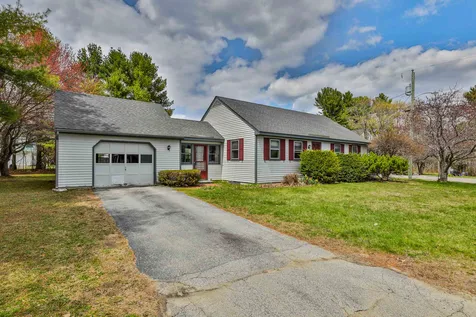 25 Pressey Court New London NH 03257