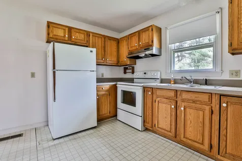 25 Pressey Court New London NH 03257