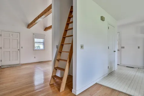 25 Pressey Court New London NH 03257