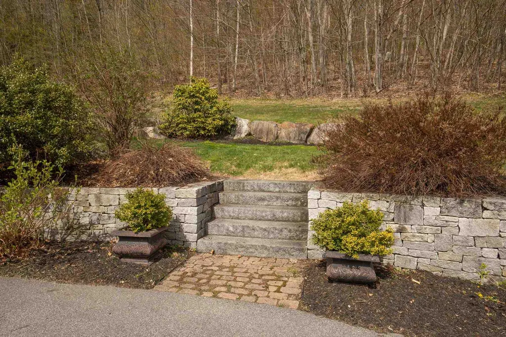 35 Longmeadow Drive Brentwood NH 03833