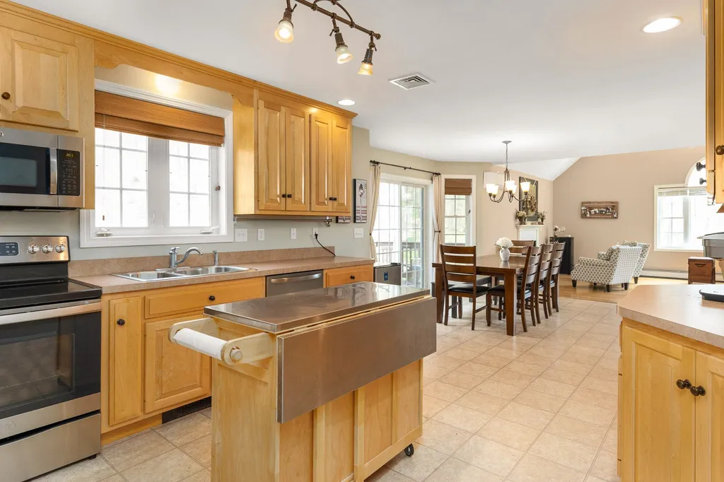 35 Longmeadow Drive Brentwood NH 03833