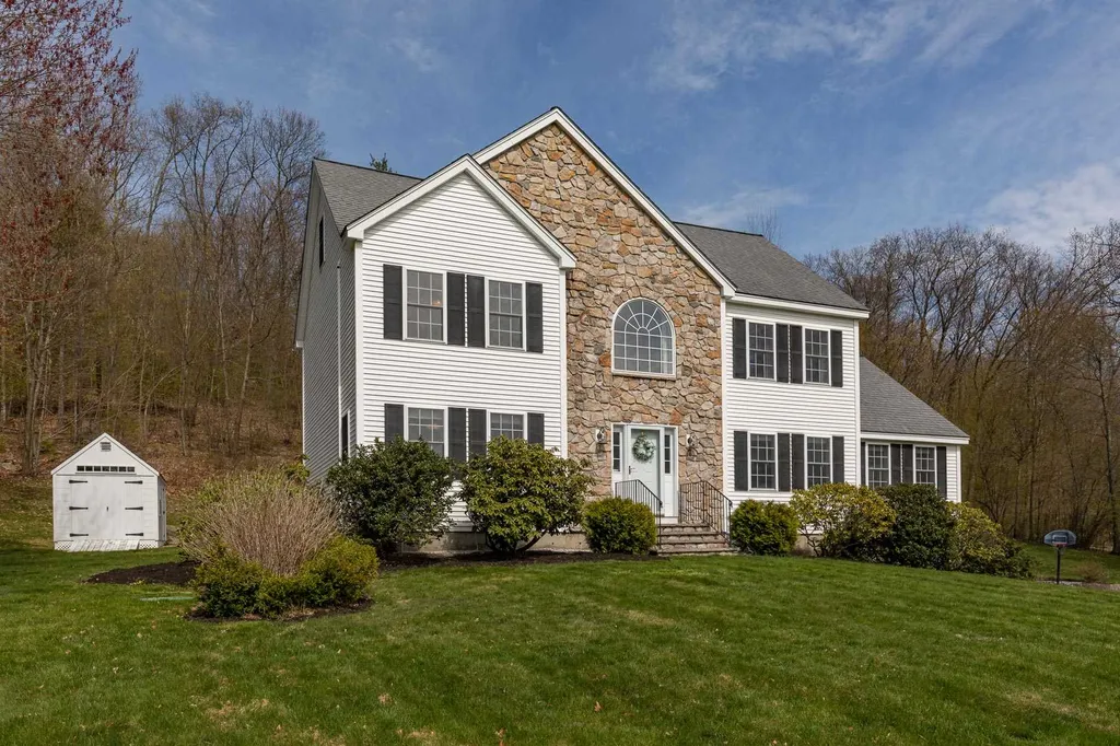 35 Longmeadow Drive Brentwood NH 03833