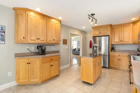 35 Longmeadow Drive Brentwood NH 03833
