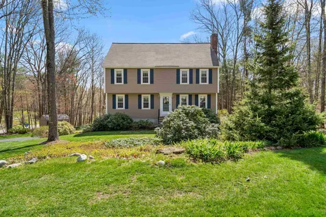 12 Wimbledon Drive Londonderry NH 03053