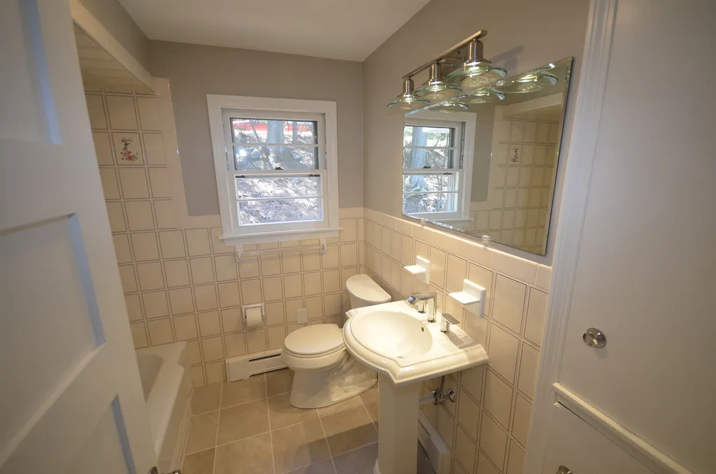 94 Belknap Point Road Gilford NH 03249