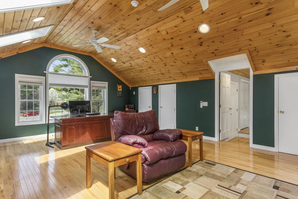 14 Hitchin Post Lane Merrimack NH 03054