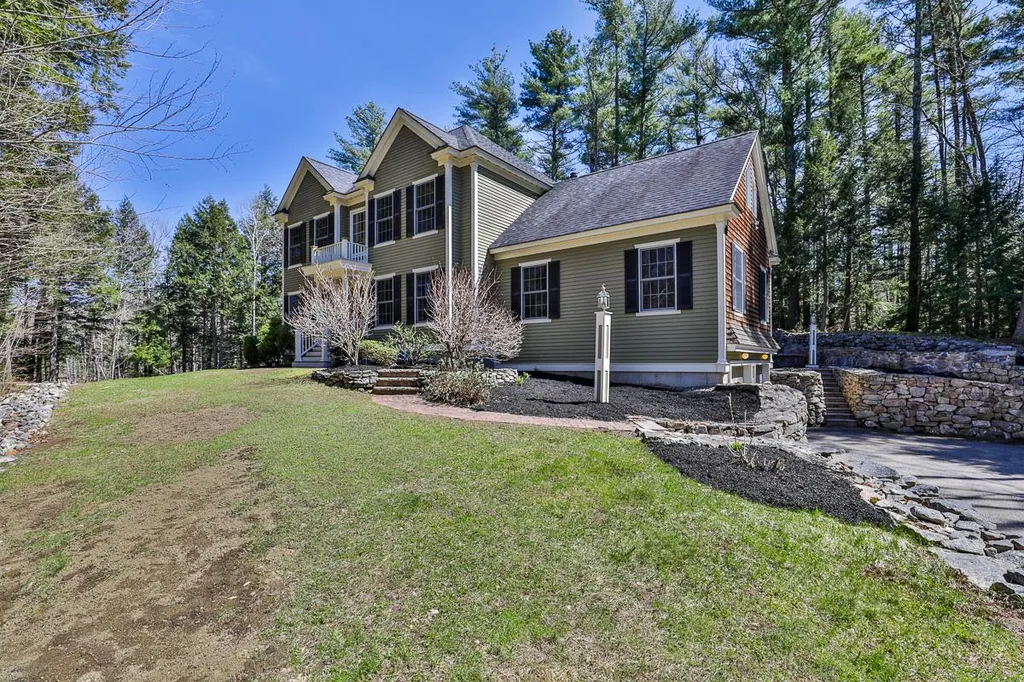 59 Odell Road Sandown NH 03873