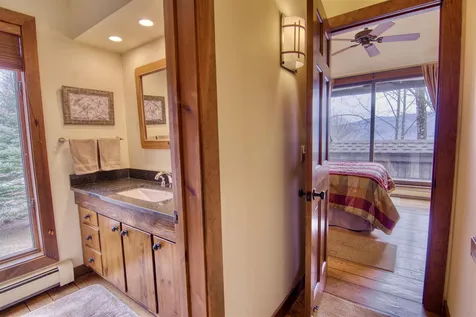 391 Falcon Loop East Rochester VT 05767