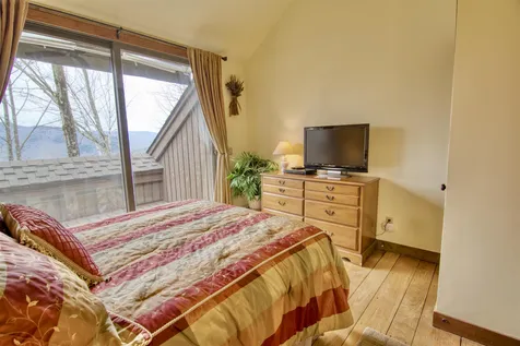 391 Falcon Loop East Rochester VT 05767