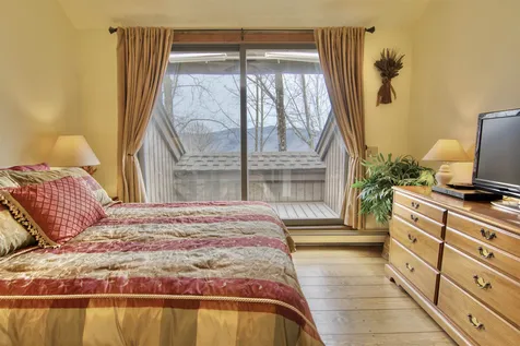 391 Falcon Loop East Rochester VT 05767