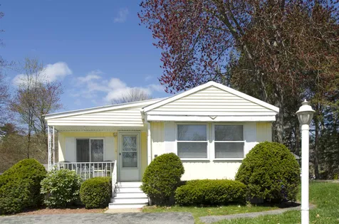 33 Oak Hill Drive Hampstead NH 03841-2296