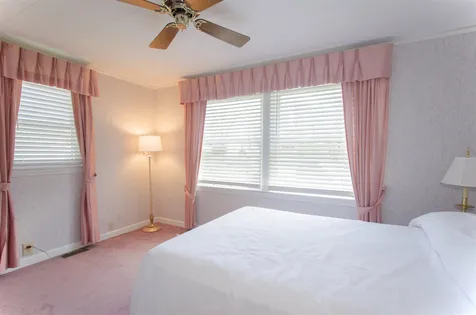33 Oak Hill Drive Hampstead NH 03841-2296