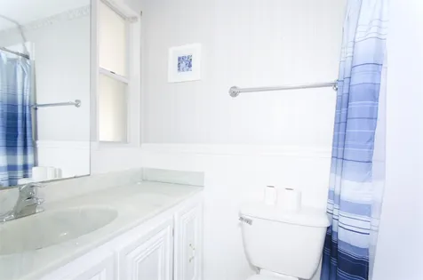 33 Oak Hill Drive Hampstead NH 03841-2296