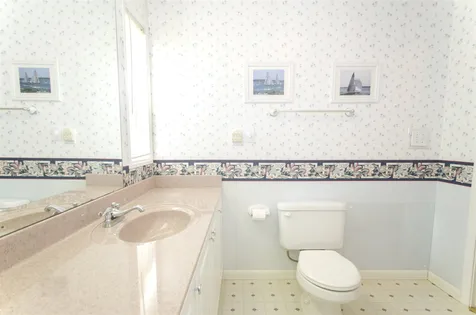 33 Oak Hill Drive Hampstead NH 03841-2296