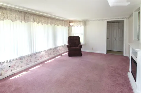 33 Oak Hill Drive Hampstead NH 03841-2296