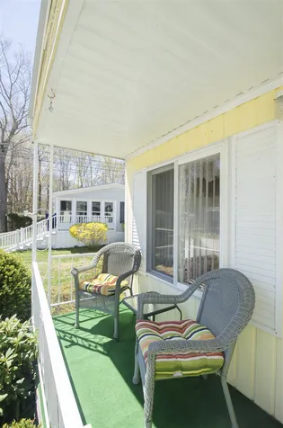 33 Oak Hill Drive Hampstead NH 03841-2296