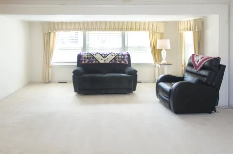 33 Oak Hill Drive Hampstead NH 03841-2296