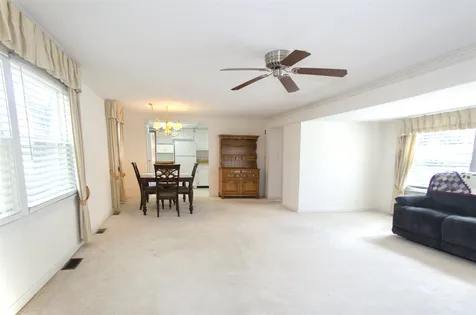 33 Oak Hill Drive Hampstead NH 03841-2296