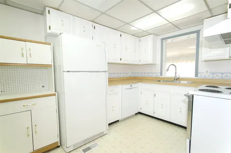 33 Oak Hill Drive Hampstead NH 03841-2296
