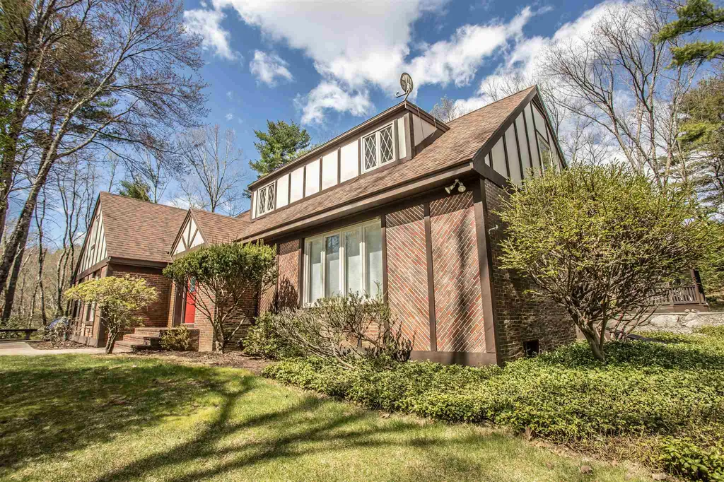 15 Chandler Road Bedford NH 03110