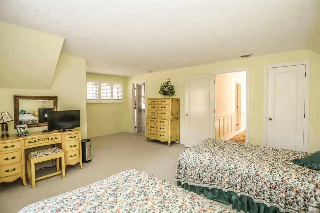 15 Chandler Road Bedford NH 03110
