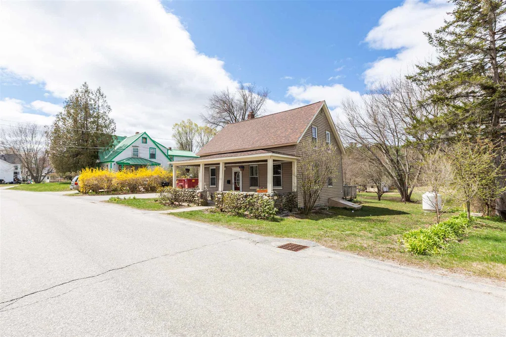 12 Middle Street Newport NH 03773