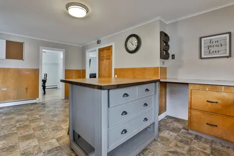 138 Woodland Avenue Manchester NH 03109