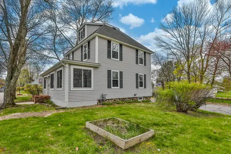 138 Woodland Avenue Manchester NH 03109