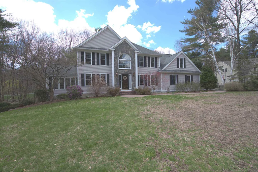 51 Pembroke Way Bedford NH 03110-4521