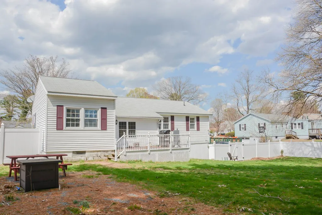 9 Johnson Avenue Salem NH 03079