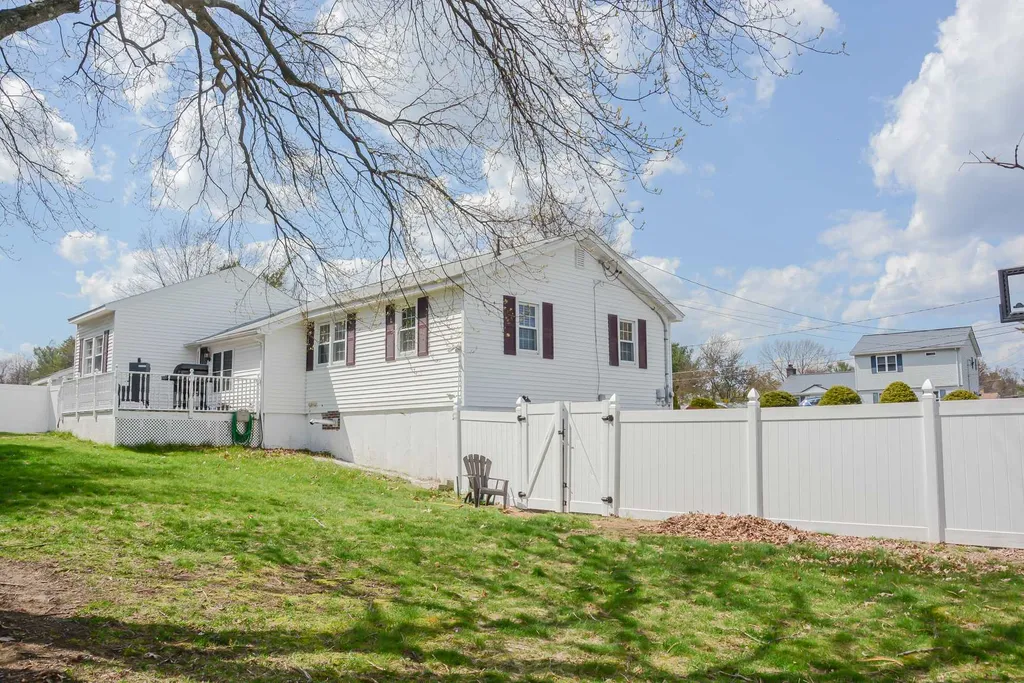 9 Johnson Avenue Salem NH 03079