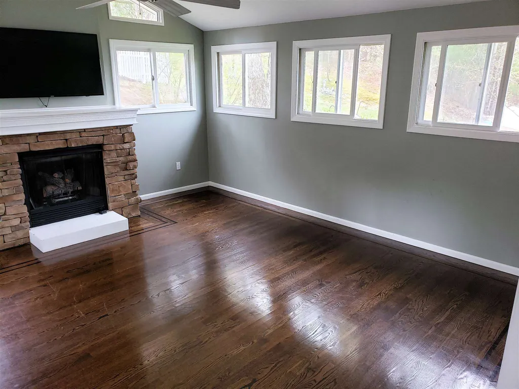 4 Greenock Lane Nashua NH 03062
