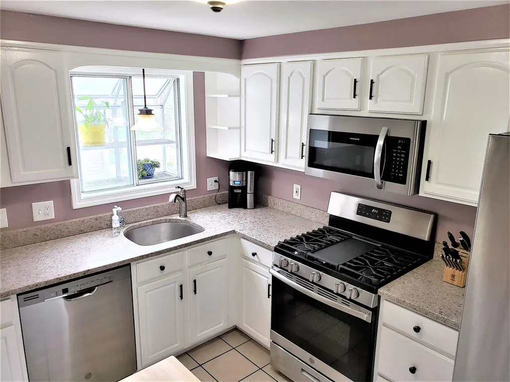 4 Greenock Lane Nashua NH 03062