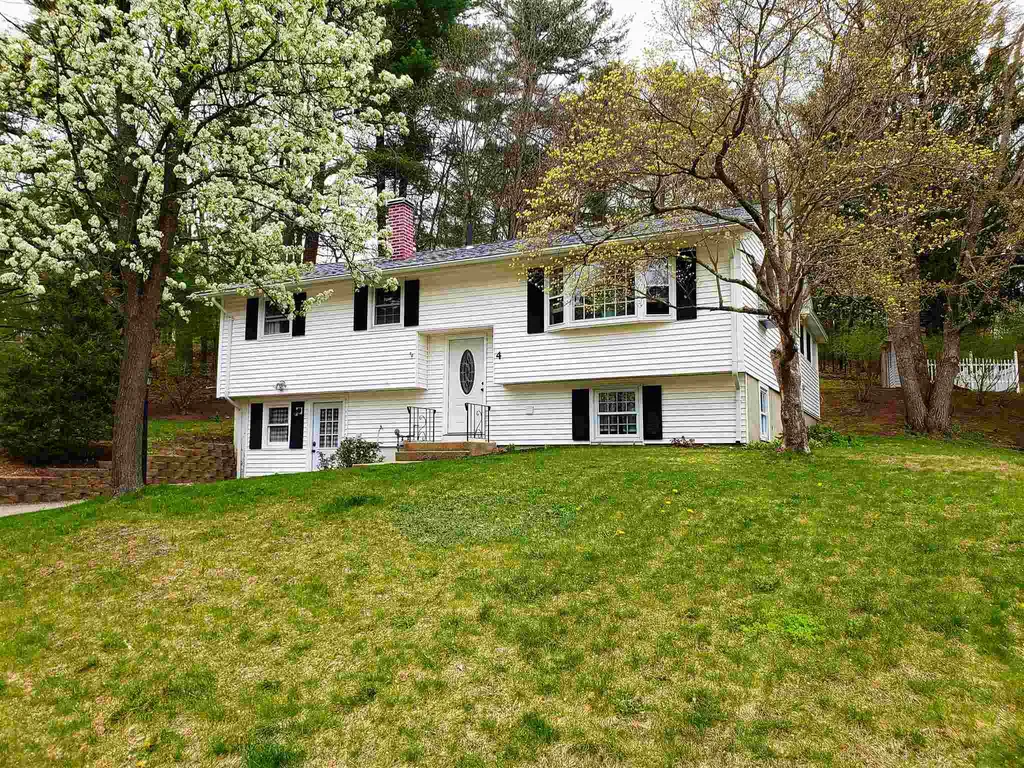 4 Greenock Lane Nashua NH 03062