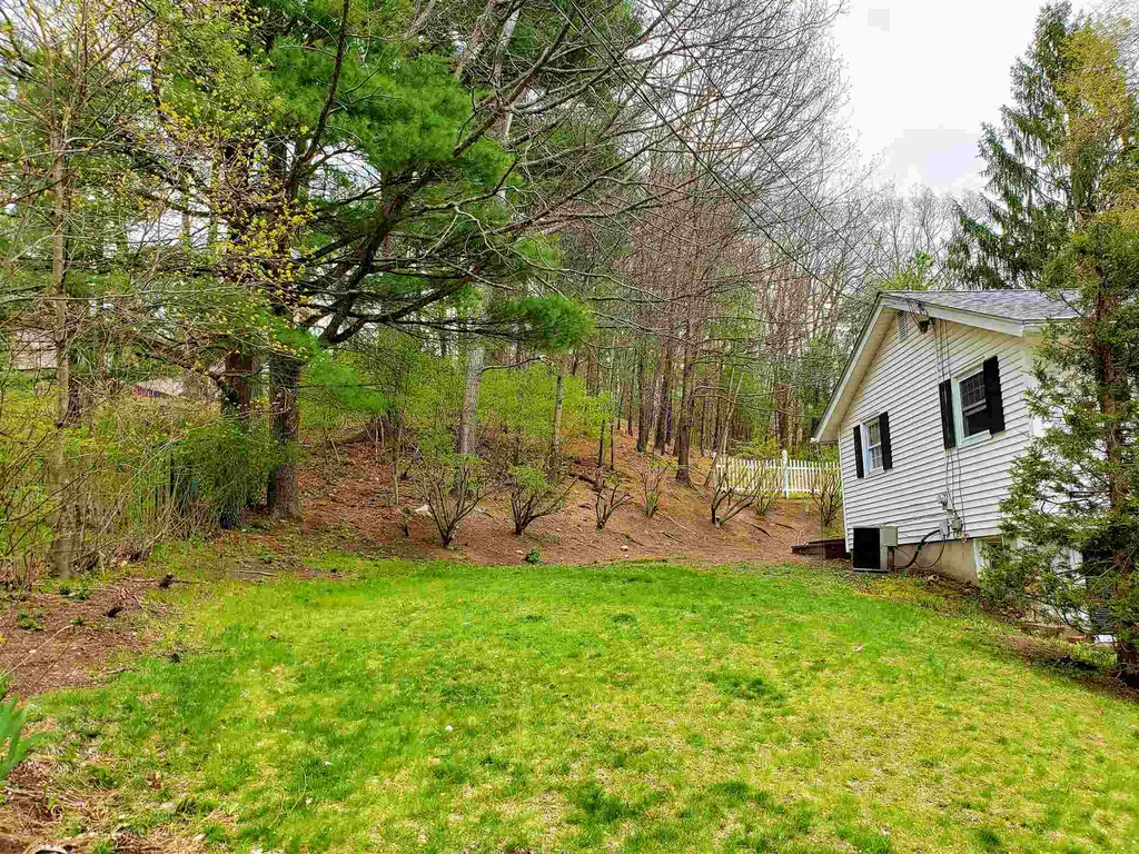 4 Greenock Lane Nashua NH 03062