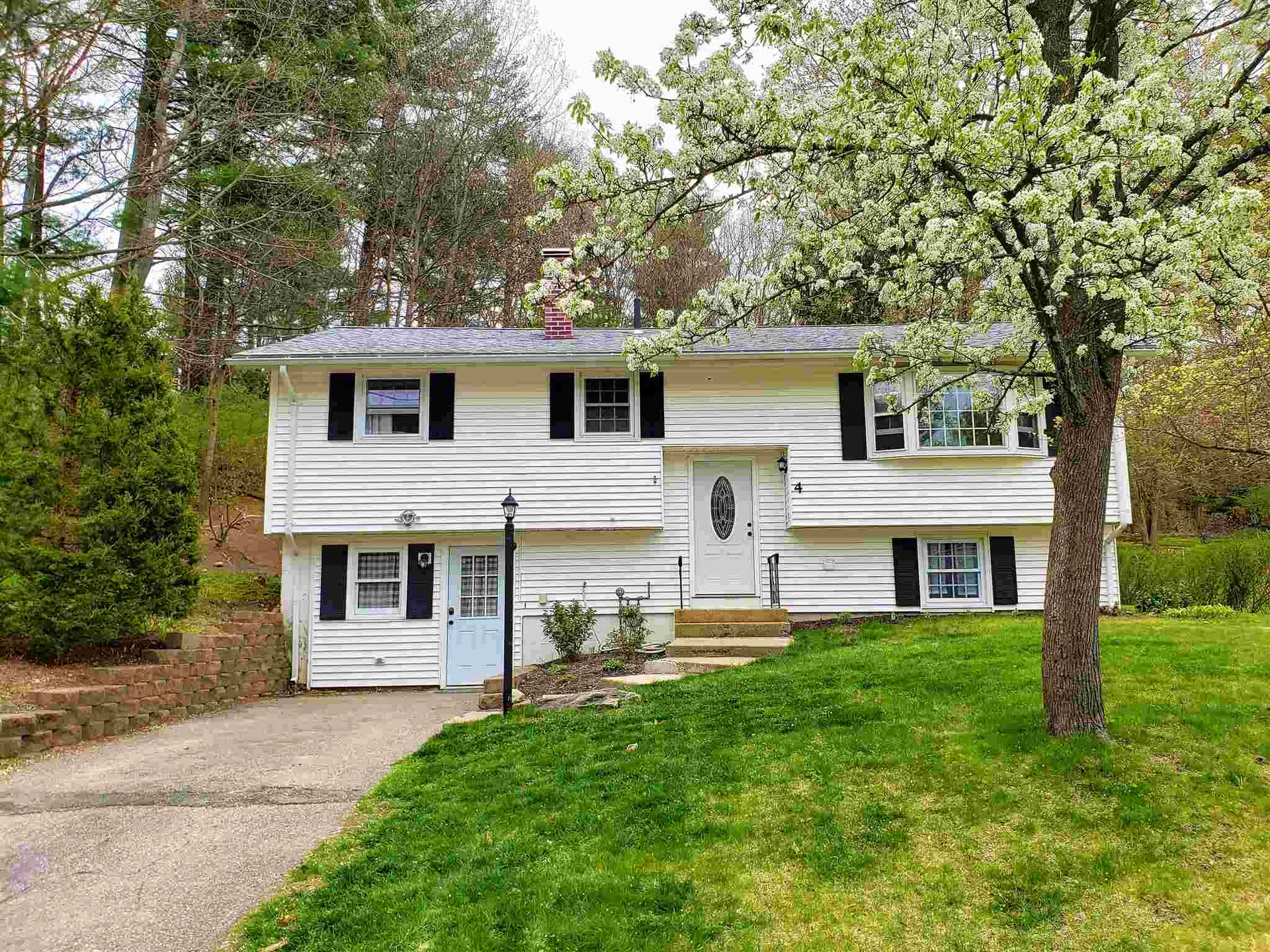 4 Greenock Lane Nashua NH 03062