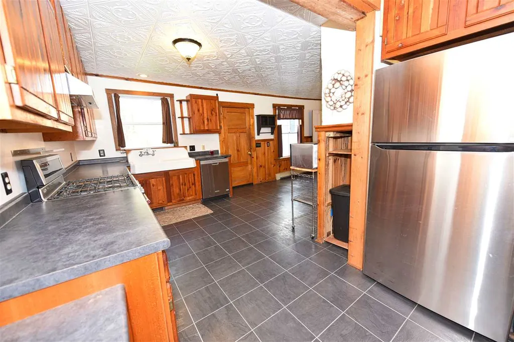9 Hemenway Road Tamworth NH 03886