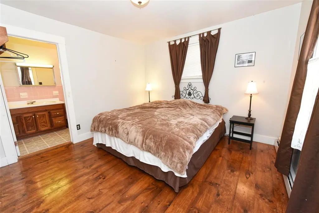 9 Hemenway Road Tamworth NH 03886