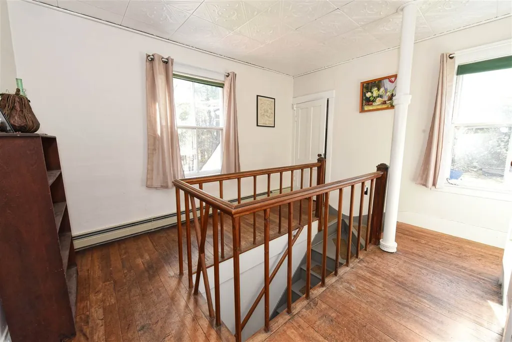 9 Hemenway Road Tamworth NH 03886