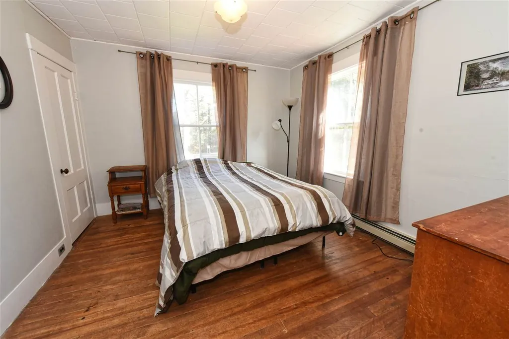 9 Hemenway Road Tamworth NH 03886