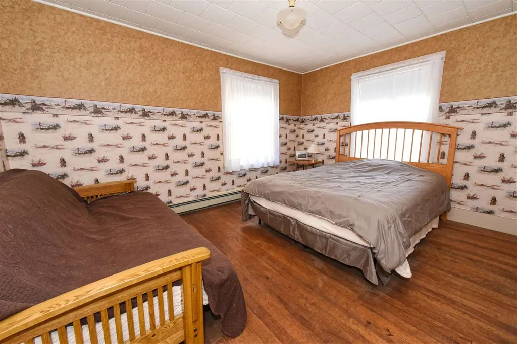 9 Hemenway Road Tamworth NH 03886
