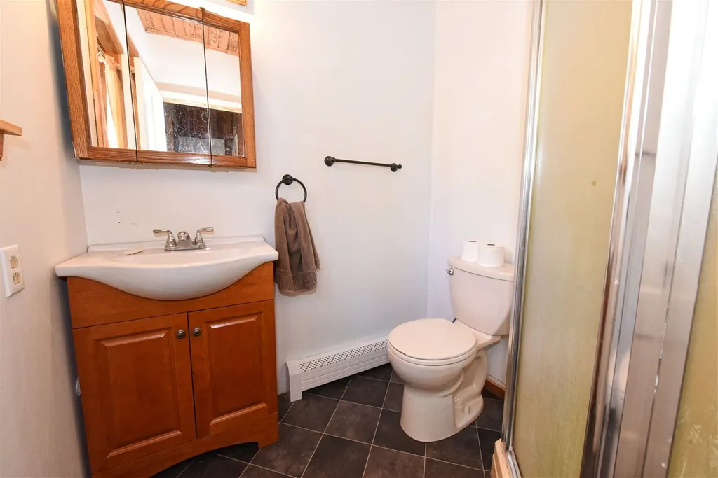 9 Hemenway Road Tamworth NH 03886