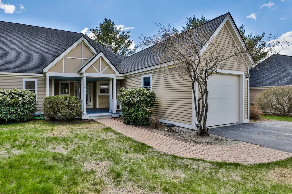 21 Wintercroft Circle Grantham NH 03781