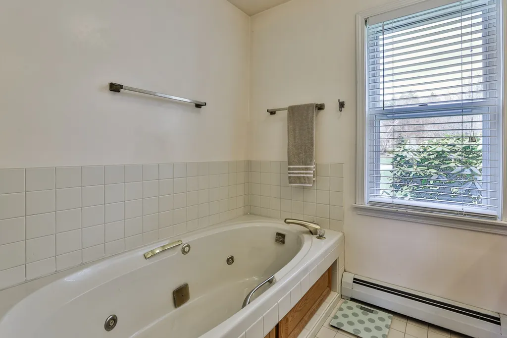 21 Wintercroft Circle Grantham NH 03781