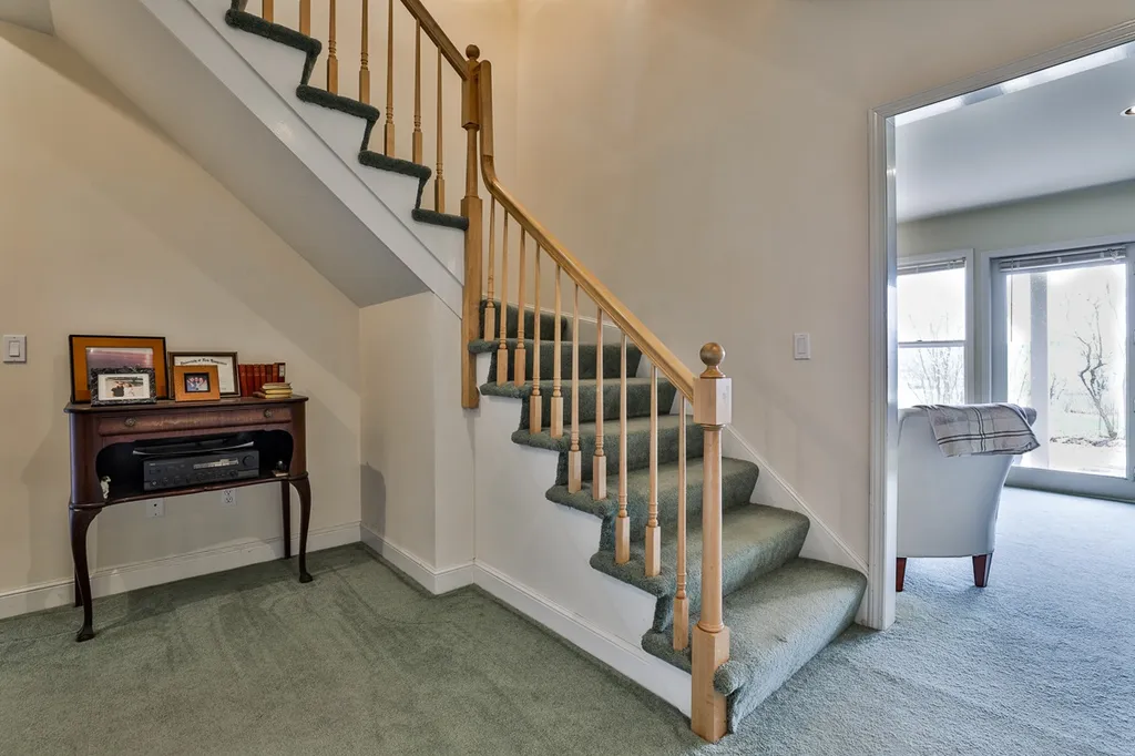 21 Wintercroft Circle Grantham NH 03781