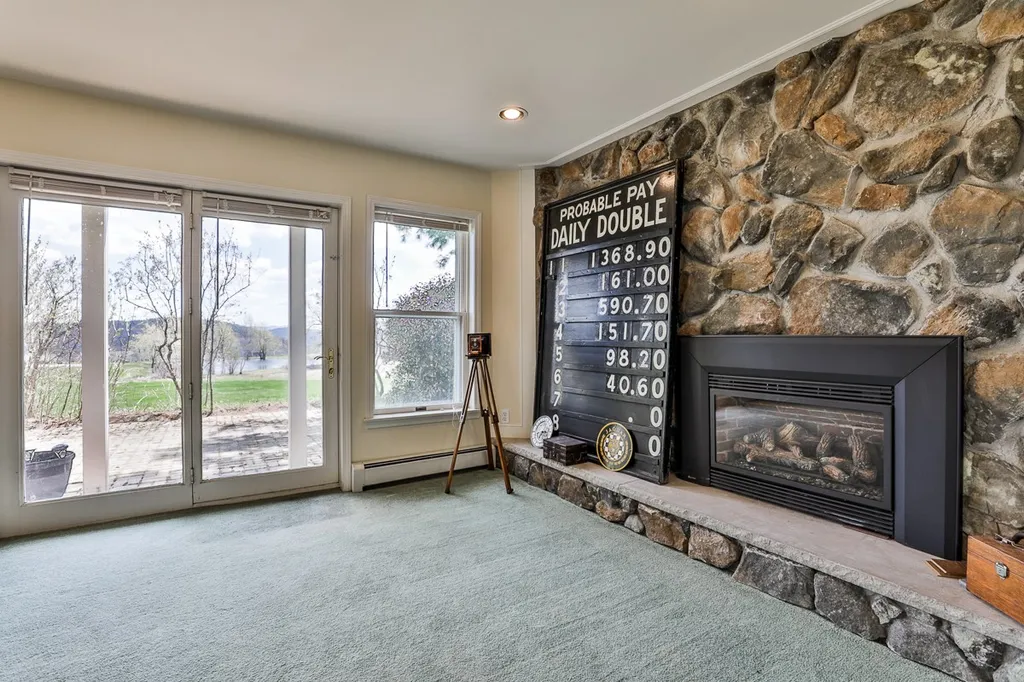 21 Wintercroft Circle Grantham NH 03781
