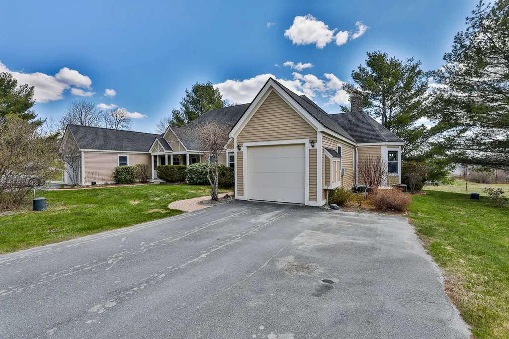 21 Wintercroft Circle Grantham NH 03781