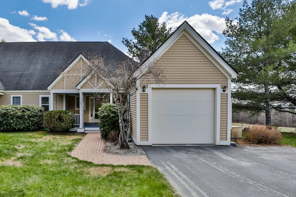 21 Wintercroft Circle Grantham NH 03781
