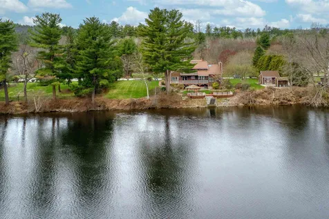 4 W Bank Road Hooksett NH 03106